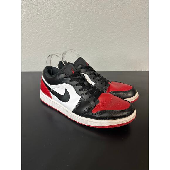 Nike Air Jordan 1 Low Red Bred Toe 2.0 Sneaker Shoe Men 10 Fashion Streetwear - Picture 3 of 9